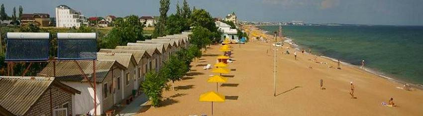 Панорама пляжа и моря в Золотом Пляже